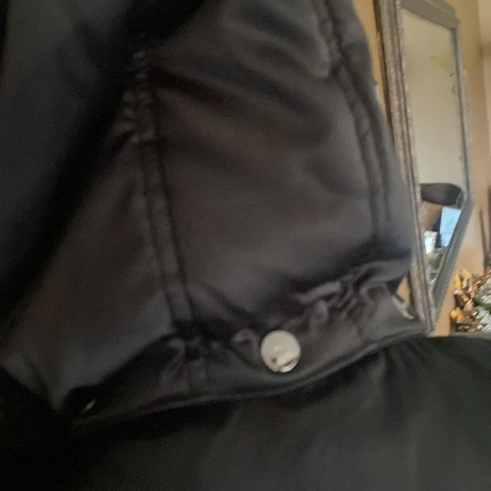 $300 DKNY Black puffer coat with faux fur XS Petite 🔥